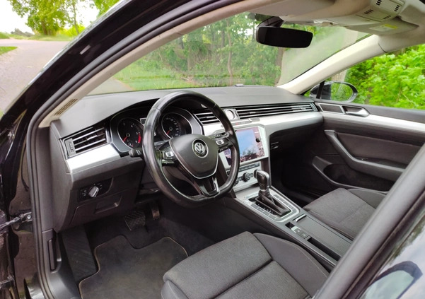 Volkswagen Passat cena 55900 przebieg: 196666, rok produkcji 2018 z Szamocin małe 67